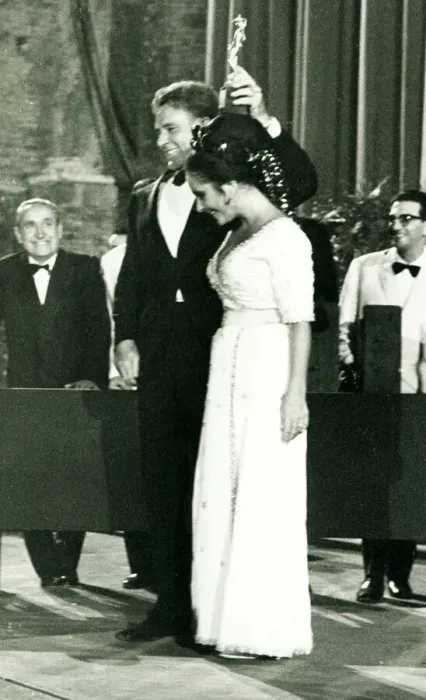 Framed Print : Elizabeth Taylor and Richard Taylor at the Italian Oscars at Taormina Film Festival