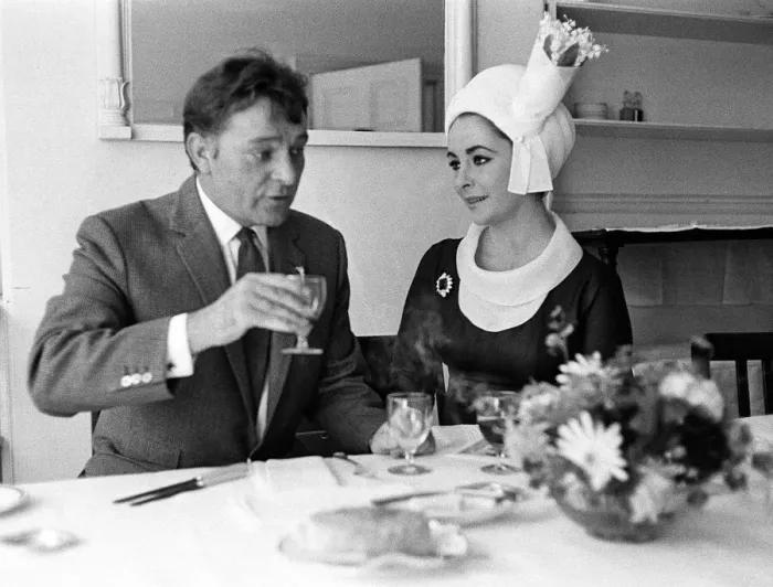 Framed Print : Elizabeth Taylor Sept 1963 and Richard Burton at sandown Park race course Framed Print : Elizabeth Taylor Sept 1963 and Richard Burton at sandown Park race course