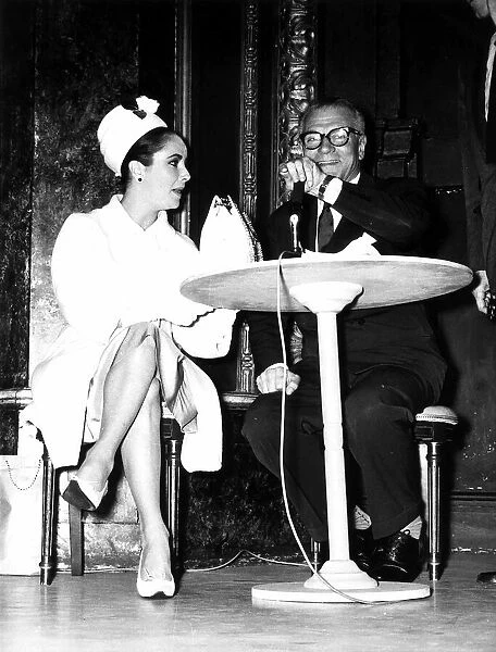 Elizabeth Taylor on stage with Laurence Olivier rehearsing for charity show London