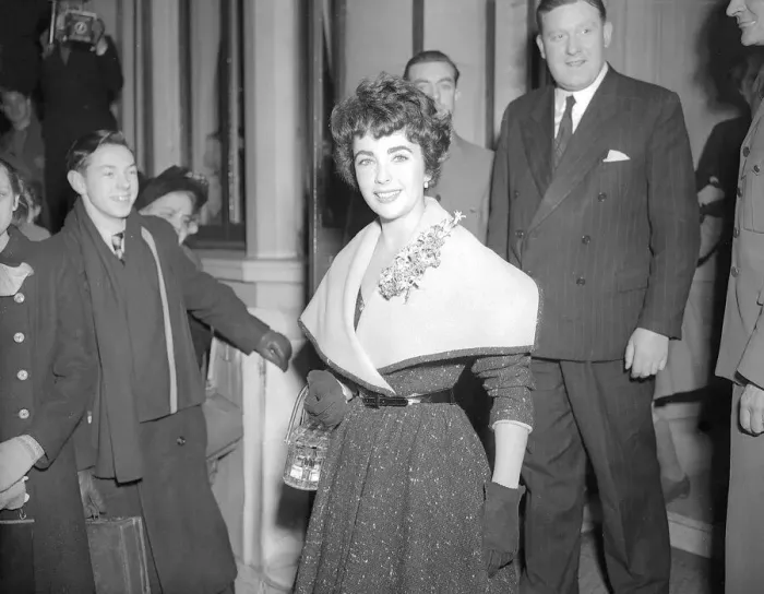 Framed Print : Elizabeth Taylor at a West End Hotel London February 1952 Framed Print : Elizabeth Taylor at a West End Hotel London February 1952