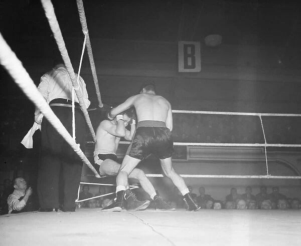 Ellman Staff Photographer Boxing Gerry McDermott v Terry McDonald At
