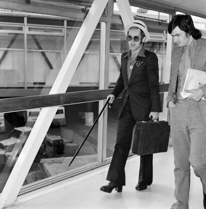 Framed Print : Elton John arrives at Heathrow airport from Arizona where he has been on holiday Framed Print : Elton John arrives at Heathrow airport from Arizona where he has been on holiday