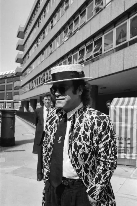 Framed Print : Elton John arriving at court. Elton is asking for a bigger share of the 20 million his Framed Print : Elton John arriving at court. Elton is asking for a bigger share of the 20 million his
