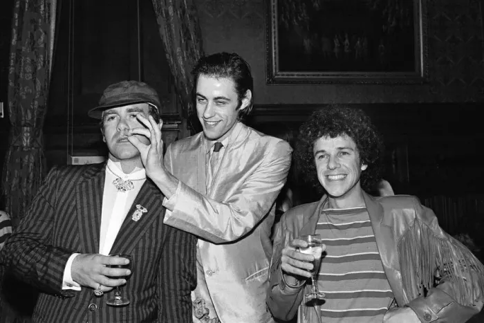 Framed Print : Elton John, Bob Geldof and Leo Sayer attending a House of Commons reception Framed Print : Elton John, Bob Geldof and Leo Sayer attending a House of Commons reception