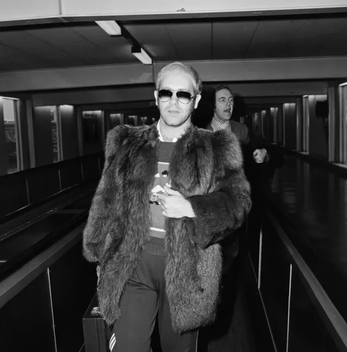 Framed Print : Elton John, flies off to Toronto, Canada from Heathrow Airport, London Framed Print : Elton John, flies off to Toronto, Canada from Heathrow Airport, London