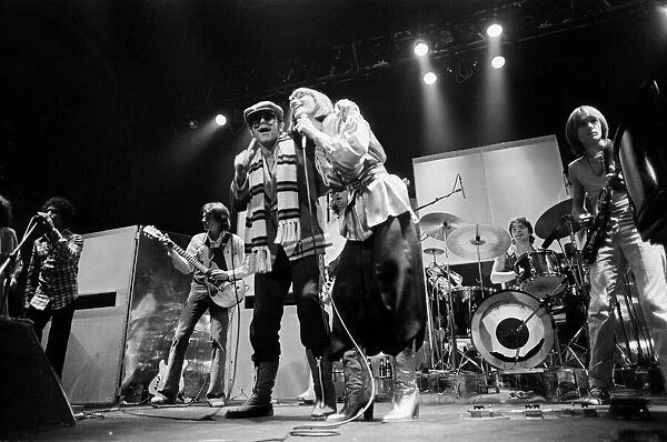 Elton John and Kiki Dee performing on stage on Sunday 21st November 1976