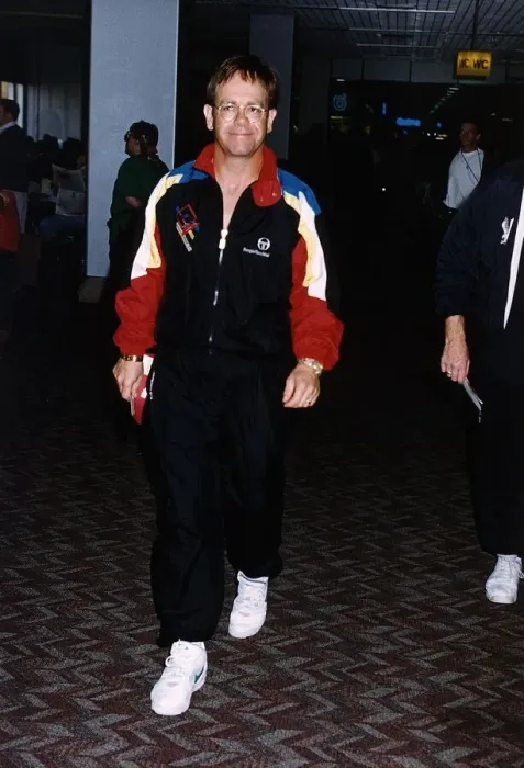 Framed Print : Elton John leaving Heathrow for Los Angeles Framed Print : Elton John leaving Heathrow for Los Angeles