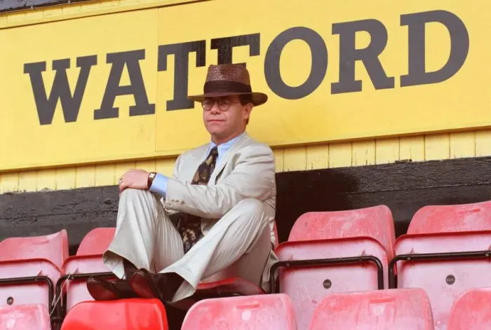 Framed Print : ELTON JOHN IN PHOTO CALL AT WATFORD STADIUM - 5th August 1991 Framed Print : ELTON JOHN IN PHOTO CALL AT WATFORD STADIUM - 5th August 1991
