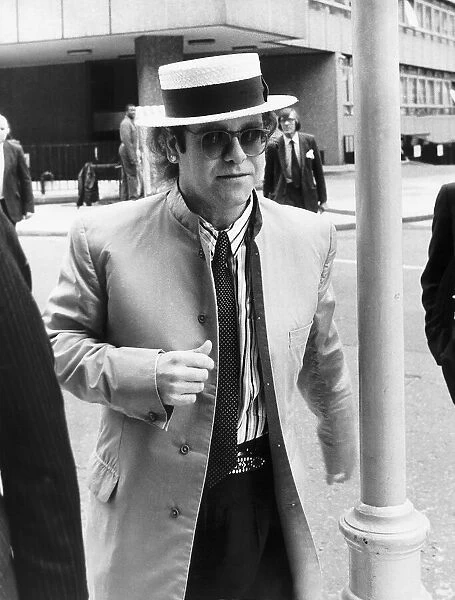 Elton John Pop singer arriving at court. 18th June 1985