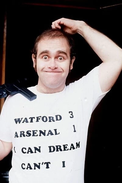 Elton John singer scratching head Watfor 3 Arsenal 1 t shirt I can dream can t I