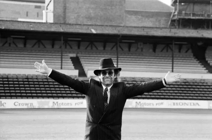 Framed Print : Elton John, Watford FC chairman, and pop star. 12th December 1985 Framed Print : Elton John, Watford FC chairman, and pop star. 12th December 1985