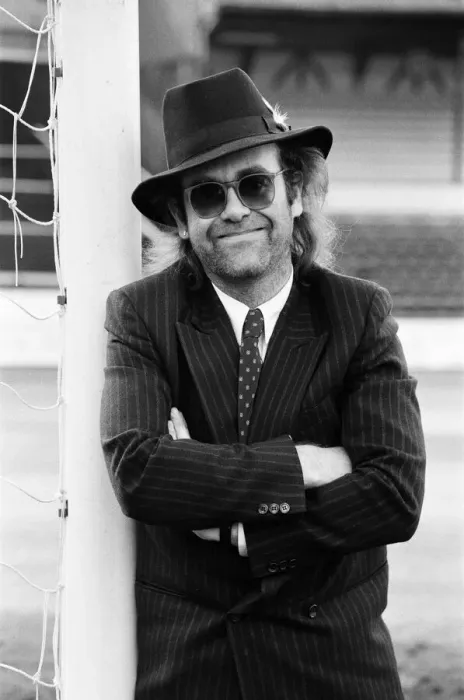 Framed Print : Elton John, Watford FC chairman, and pop star. 12th December 1985 Framed Print : Elton John, Watford FC chairman, and pop star. 12th December 1985
