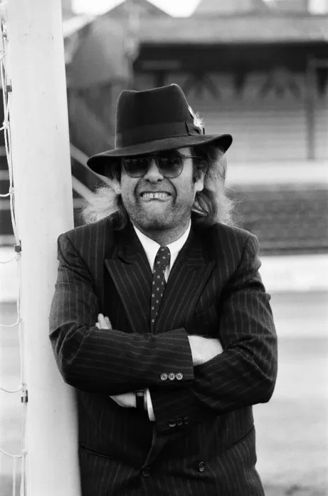 Framed Print : Elton John, Watford FC chairman, and pop star. 12th December 1985 Framed Print : Elton John, Watford FC chairman, and pop star. 12th December 1985