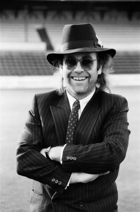 Framed Print : Elton John, Watford FC chairman, and pop star. 12th December 1985 Framed Print : Elton John, Watford FC chairman, and pop star. 12th December 1985