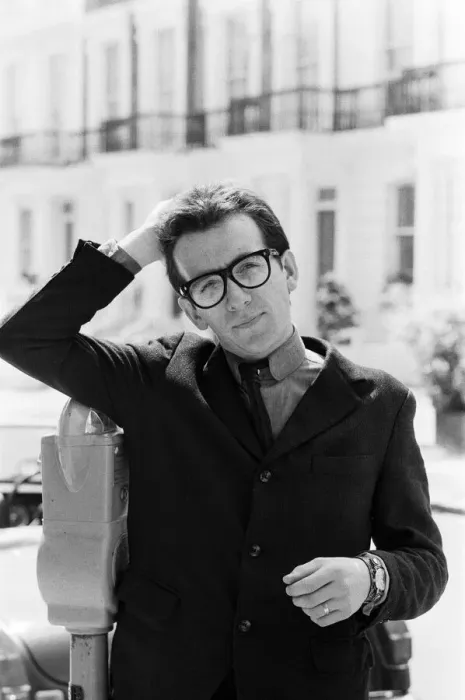 Framed Print : Elvis Costello, the newest sensation on the music scene, standing next to parking machine Framed Print : Elvis Costello, the newest sensation on the music scene, standing next to parking machine