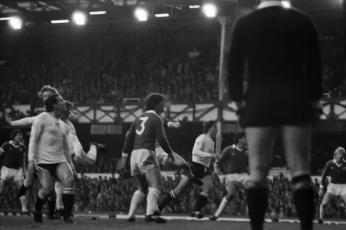 Framed Print : Emglish League Division One match at Goodison Park. Everton 3 v Swansea City 1 Framed Print : Emglish League Division One match at Goodison Park. Everton 3 v Swansea City 1