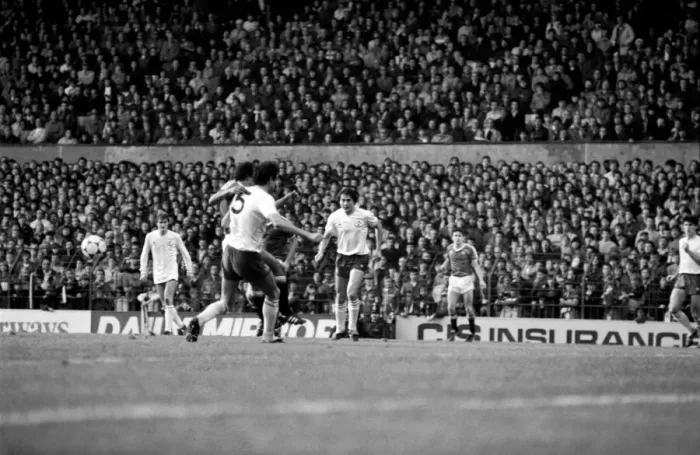 Framed Print : Emglish League Division One match. Manchester United 1 v Tottenham Hotspur 0 Framed Print : Emglish League Division One match. Manchester United 1 v Tottenham Hotspur 0