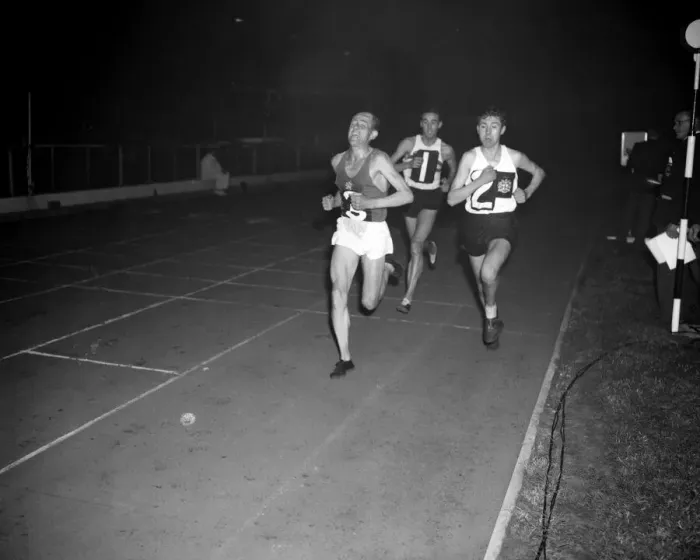 Framed Print : Emil Zatopek, 10, 000 metres London v Prague held at White City. 12th October 1955 Framed Print : Emil Zatopek, 10, 000 metres London v Prague held at White City. 12th October 1955