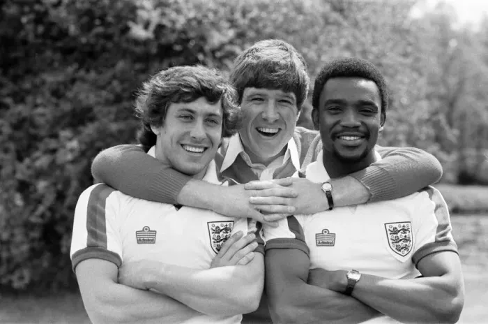 Framed Print : Emlyn Hughes with Englands new caps Kenny Sanson and Laurie Cunningham Framed Print : Emlyn Hughes with Englands new caps Kenny Sanson and Laurie Cunningham