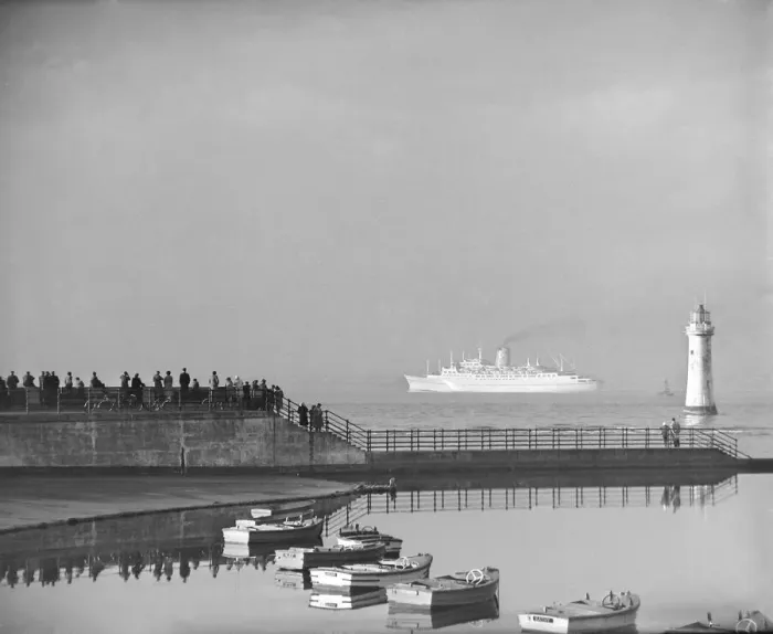 Framed Print : The Empress of Canada seen here leaving the River Mersey on her maiden voyage Framed Print : The Empress of Canada seen here leaving the River Mersey on her maiden voyage
