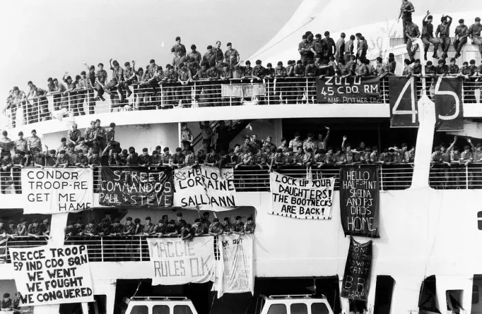 Framed Print : End of Falklands War brought the return of the Canberra into Southampton docks where Framed Print : End of Falklands War brought the return of the Canberra into Southampton docks where