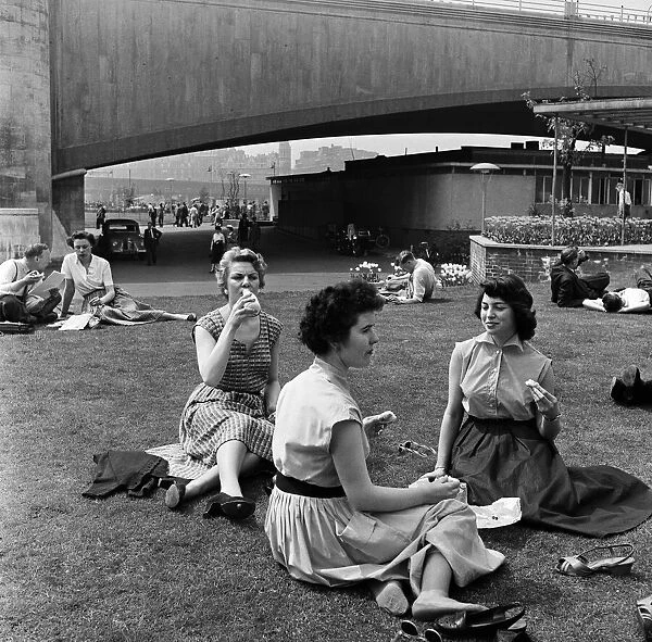 The end of a lunch time picnic at the Exhibition Southbank Garden