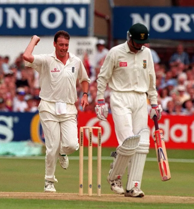 Framed Print : Engand v South Africa Cricket 5th test Aug 1998 Angus Fraser celebrates after Framed Print : Engand v South Africa Cricket 5th test Aug 1998 Angus Fraser celebrates after