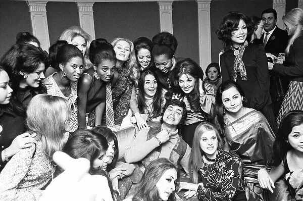 Engelbert Humperdinck meets Miss World Contestants 15th November 1970