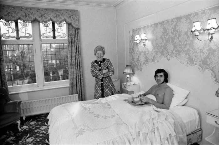 Framed Print : When Engelbert Humperdinck returned to his old landlady at Boarding House in Street Lane Framed Print : When Engelbert Humperdinck returned to his old landlady at Boarding House in Street Lane