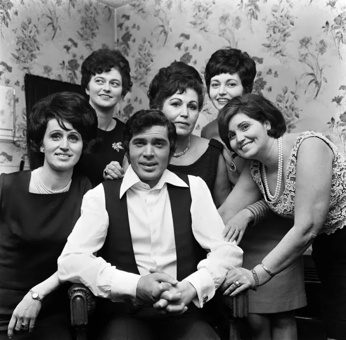 Framed Print : Engelbert Humperdinck with his sisters Bubbles, Celine, Tilley, Peggy and Dolly