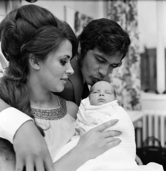 Framed Print : Engelbert Humperdinck and his wife Pat present their new baby boy to the press at Queen Framed Print : Engelbert Humperdinck and his wife Pat present their new baby boy to the press at Queen