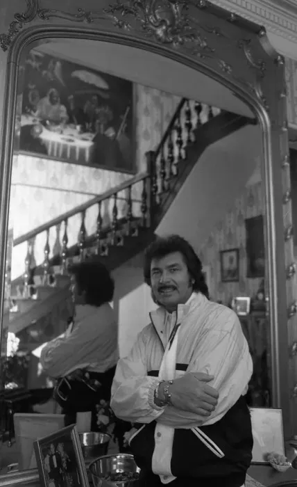 Framed Print : Engelbert Humperdink in the hallway at his home near Leicester Framed Print : Engelbert Humperdink in the hallway at his home near Leicester