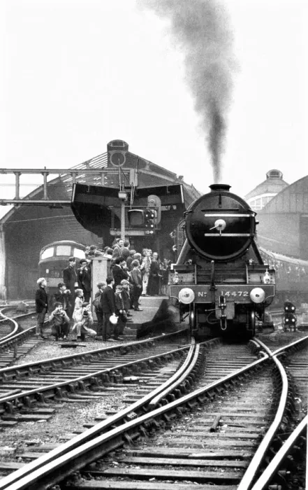 Framed Print : Engine No. 4472 The Flying Scotsman leaving an admiring audience Framed Print : Engine No. 4472 The Flying Scotsman leaving an admiring audience