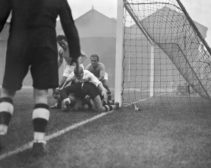 Framed Print : England 3-2 Italy, International Friendly match at Arsenal Stadium, Highbury, London