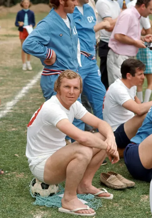 Framed Print : England captain Bobby Moore in training during the World Cup tournamrnt in Mexico Framed Print : England captain Bobby Moore in training during the World Cup tournamrnt in Mexico