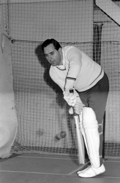 Framed Print : England Cricketer Colin Cowdrey gets in some cricket practice with his son 17 yr old Framed Print : England Cricketer Colin Cowdrey gets in some cricket practice with his son 17 yr old