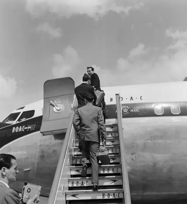 Framed Print : The England football team at London Airport before their flight to Santiago