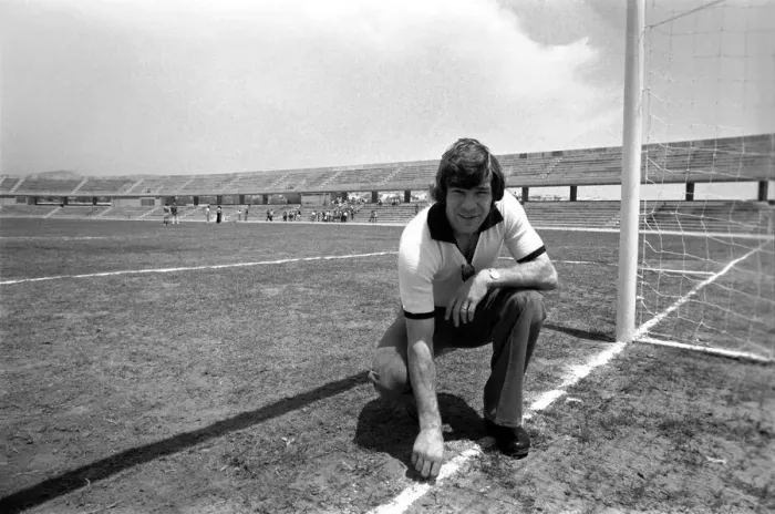 Framed Print : England footballer Malcolm MacDonald in training before the European Championship Framed Print : England footballer Malcolm MacDonald in training before the European Championship