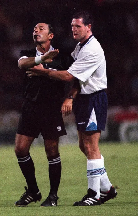 Framed Print : England footballer Paul Gascoigne talking to referee Batta during his side