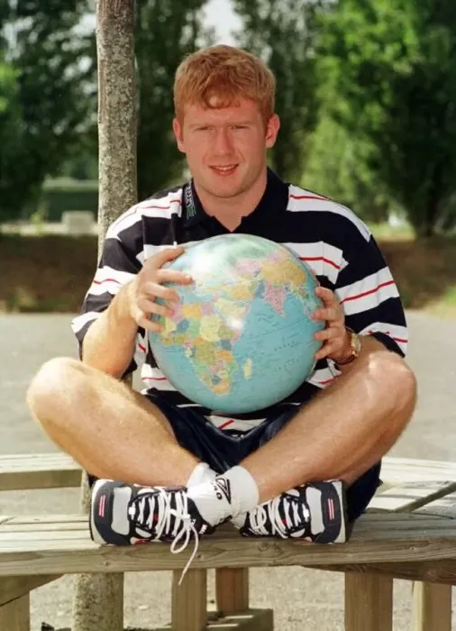 : England footballer Paul Scholes point out Romania on Globe : England footballer Paul Scholes point out Romania on Globe