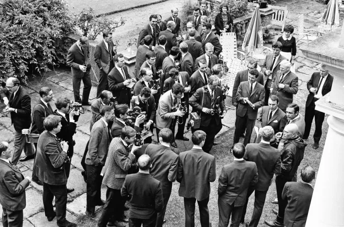 Framed Print : England footballers meeting actors Sean Connery and Yul Brynner during the visit of