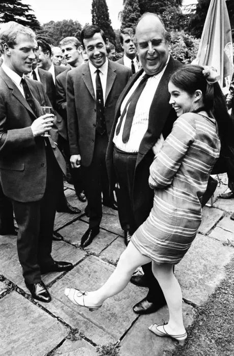 Framed Print : England footballers Ron Flowers and Gordon Banks with actress Vivienne Ventura during Framed Print : England footballers Ron Flowers and Gordon Banks with actress Vivienne Ventura during