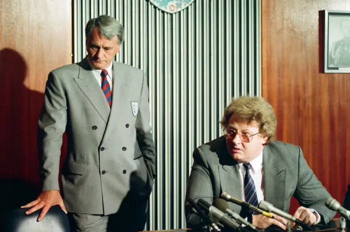Framed Print : England manager Bobby Robson with FA Chief Executive Graham Kelly (right