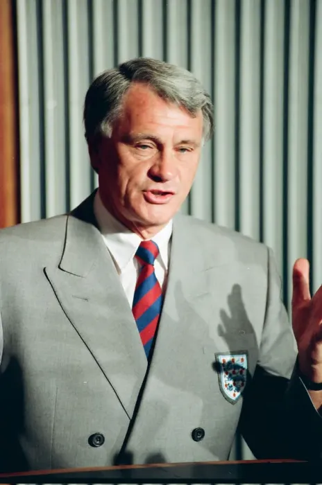 Framed Print : England manager Bobby Robson speaking during a press conference prior to the England Framed Print : England manager Bobby Robson speaking during a press conference prior to the England