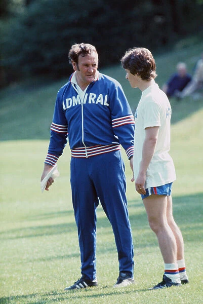 England manager Don revie speaking to Gordon Hill during a training session