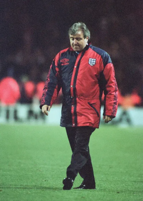 Framed Print : England manager Terry Venables walks off the pict at Wembley following his side Framed Print : England manager Terry Venables walks off the pict at Wembley following his side