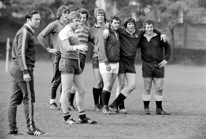 Framed Print : England Rugby training. The England Rugby Squad were out training at the Lensbury Club