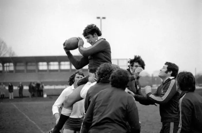 Framed Print : England rugby union team in training. The England rugby union team met at the Harlequins Framed Print : England rugby union team in training. The England rugby union team met at the Harlequins