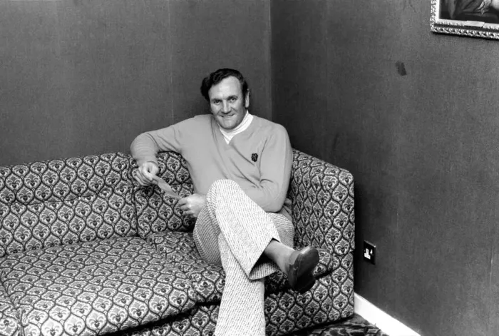 Framed Print : England team at hotel: Don Revie relaxes after naming the England team