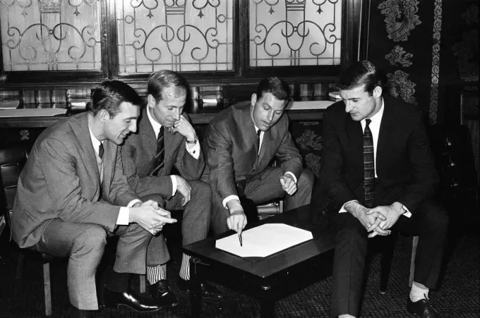 Framed Print : England team manager Alf Ramsey talks over tactics at a Liverpool hotel with (l to r